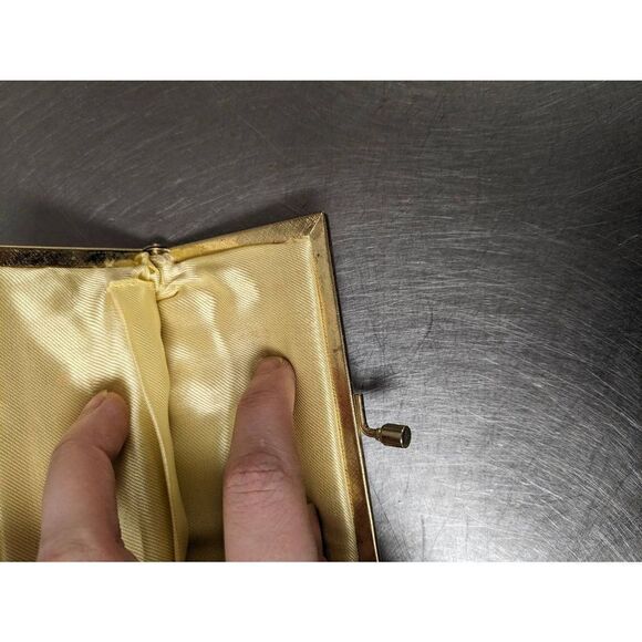 Handmade 1960 Hong Kong Gold Beaded and Gold Chain Purse - Picture 10 of 11